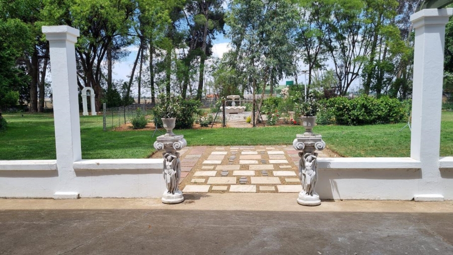 5 Bedroom Property for Sale in Kellys View Free State
